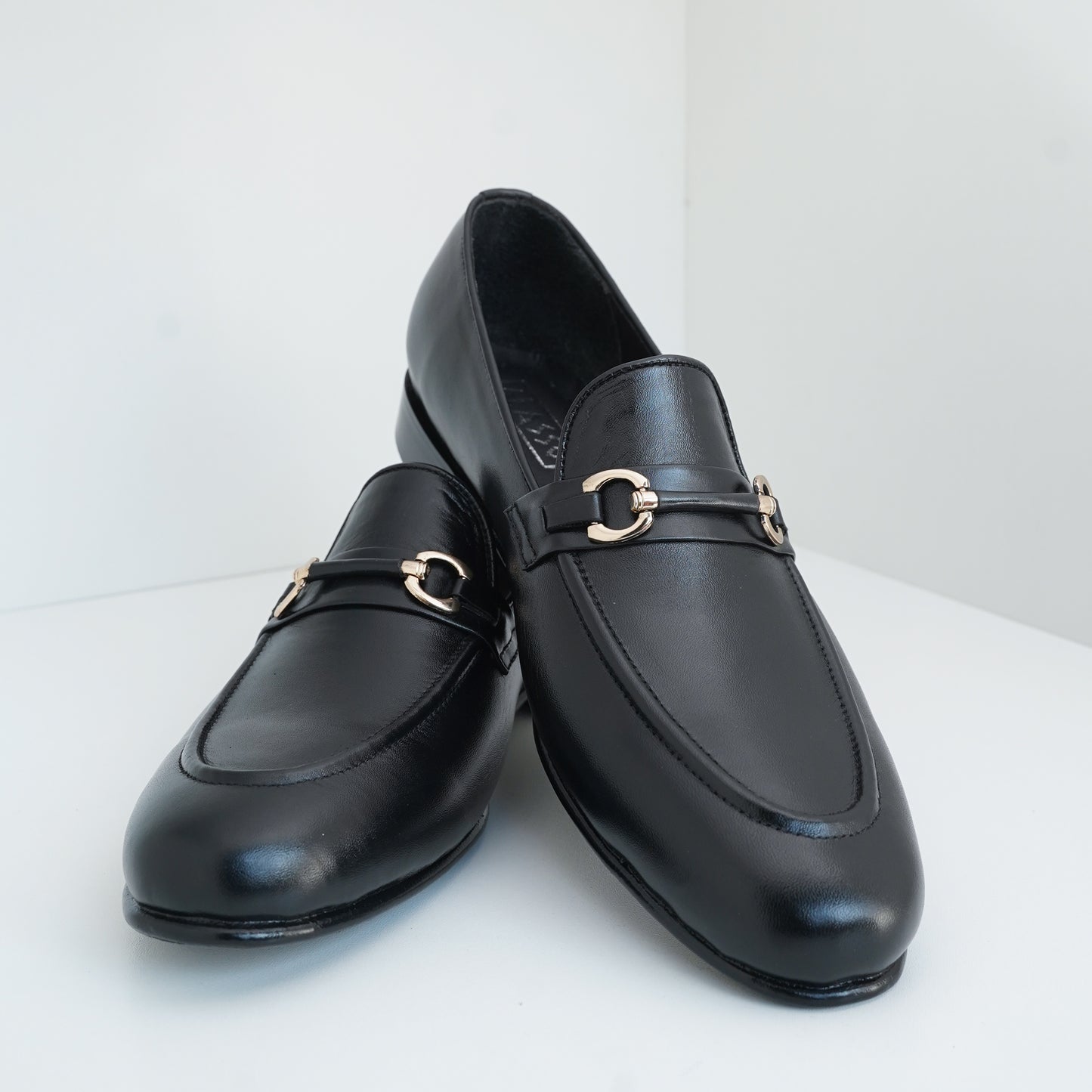 LAMA LOCO - BLK (Black handcrafted Loafers)